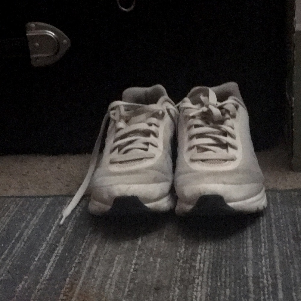 Nike air maxes